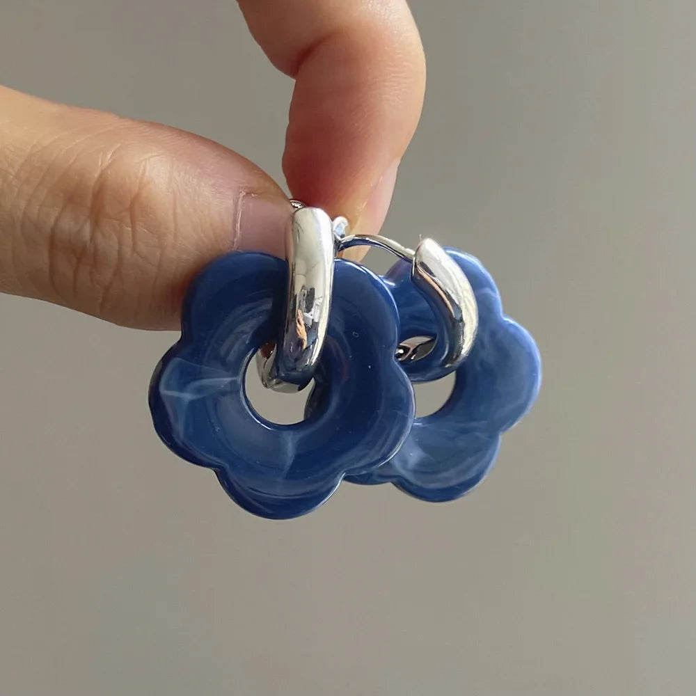 Creolen-Ohrringe mit Blumen aus Harz