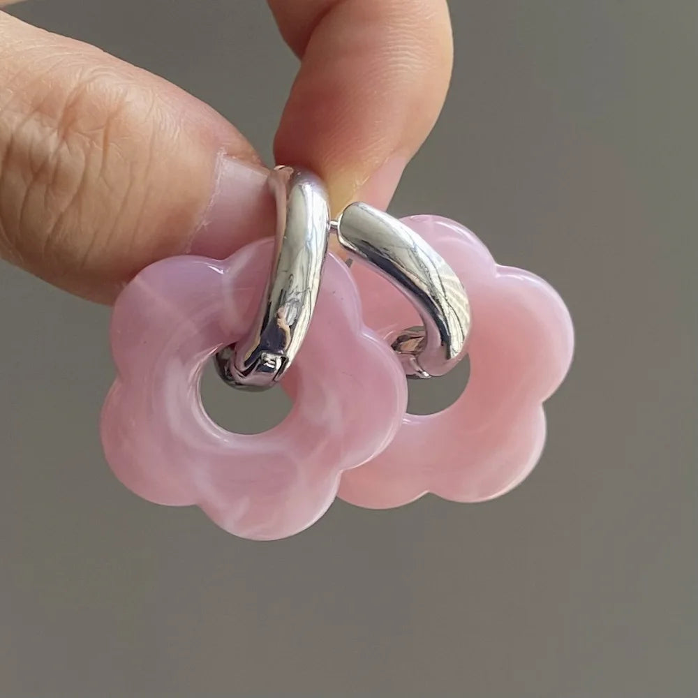 Creolen-Ohrringe mit Blumen aus Harz