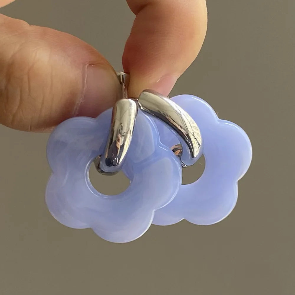 Creolen-Ohrringe mit Blumen aus Harz