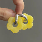 Creolen-Ohrringe mit Blumen aus Harz