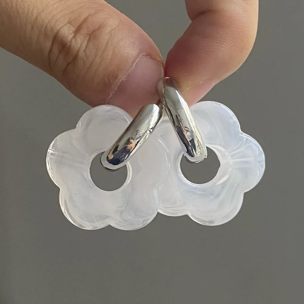 Creolen-Ohrringe mit Blumen aus Harz