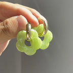 Creolen-Ohrringe mit Blumen aus Harz