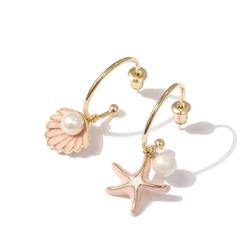 Emaillierte Ohrringe mit Muschel und rosa Perle