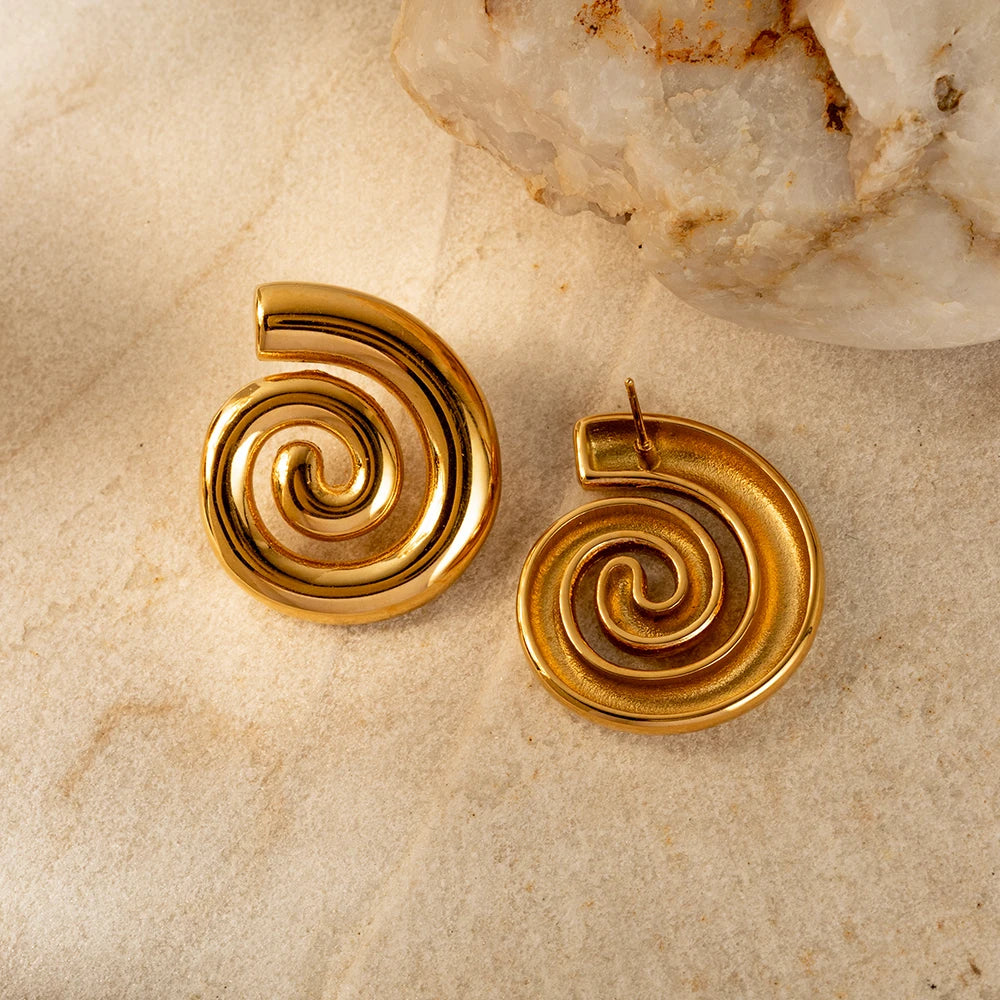 Ohrstecker in gewölbter Spiralform Gold