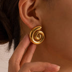Ohrstecker in gewölbter Spiralform Gold