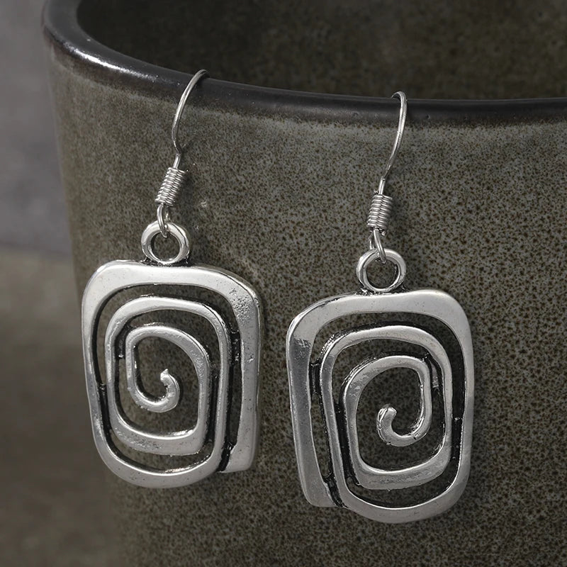 Ethnische hängende geometrische Ohrringe