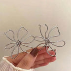 Vintage asymmetrische Ohrstecker mit Blumen in Silber