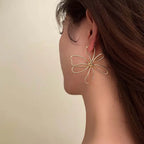 Vintage asymmetrische Ohrstecker mit Blumen in Gold