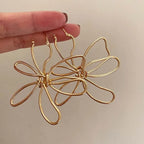 Vintage asymmetrische Ohrstecker mit Blumen in Gold