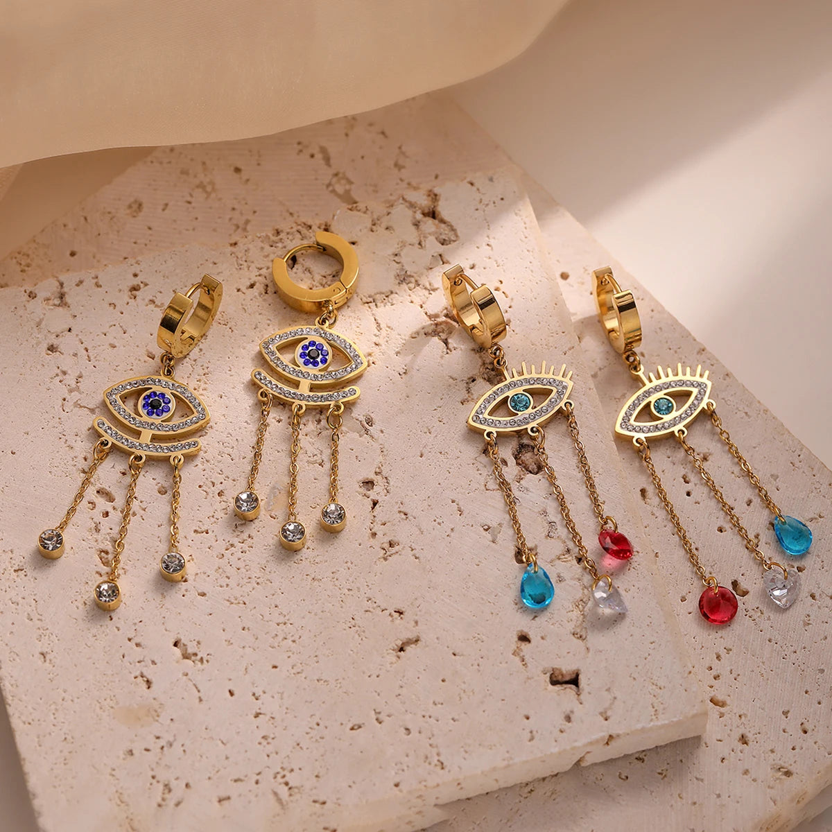 Lange blaue Ohrringe mit bösem Blick