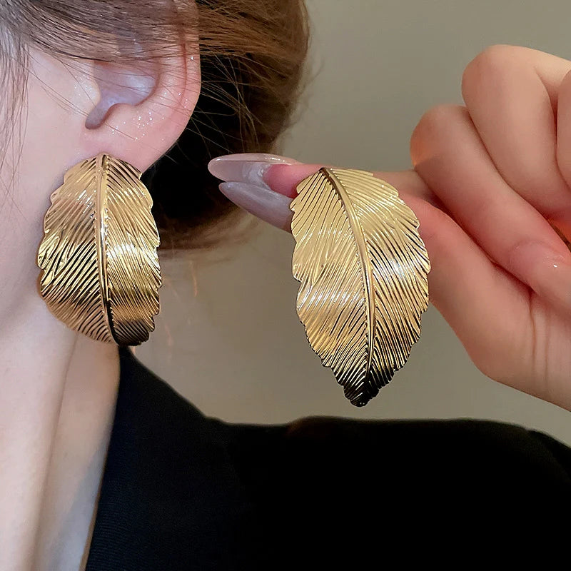 Hängende Ohrringe mit Blatt für Damen gold