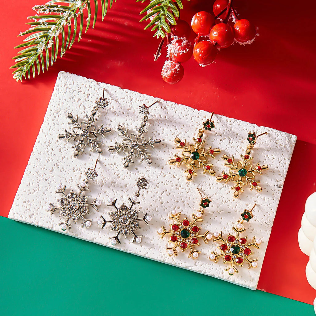 Hängende Ohrringe mit Schneeflocken-Motiv