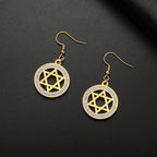 Hängende Ohrringe mit dem <span data-glossary-id="star_of_david">Davidstern</span> und symbolischen jüdischen Strass in Gold