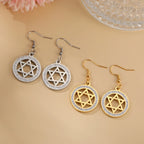 Hängende Ohrringe mit dem <span data-glossary-id="star_of_david">Davidstern</span> und symbolischen jüdischen Strass
