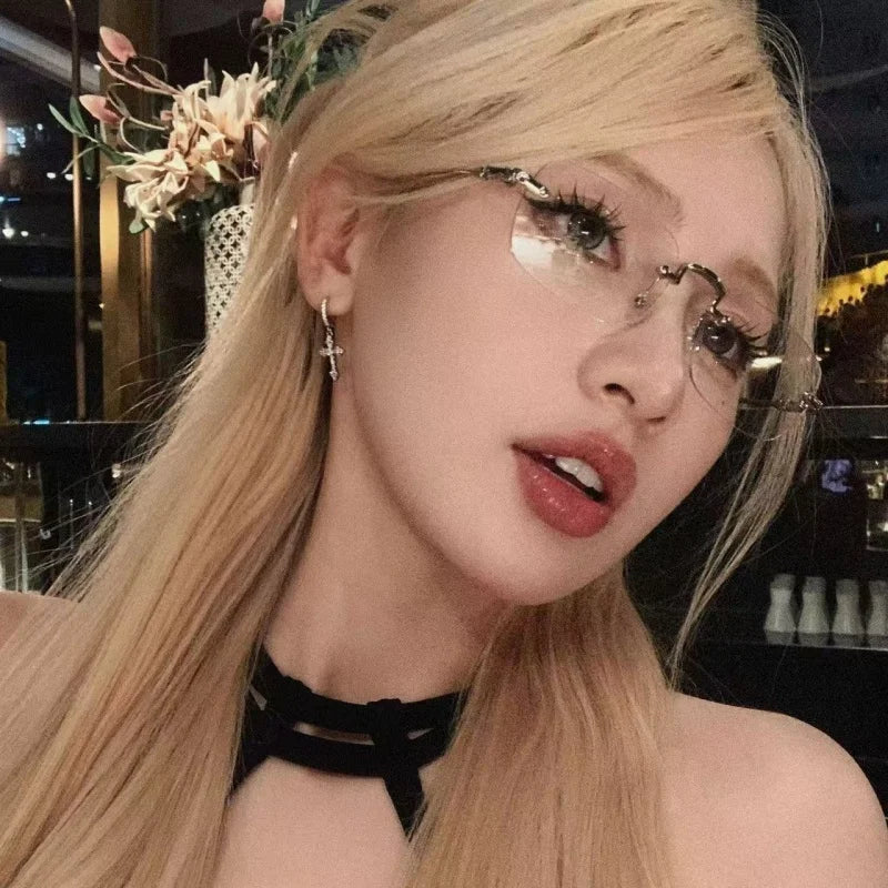 Hängende Ohrringe mit christlichem Kreuz aus Zirkon