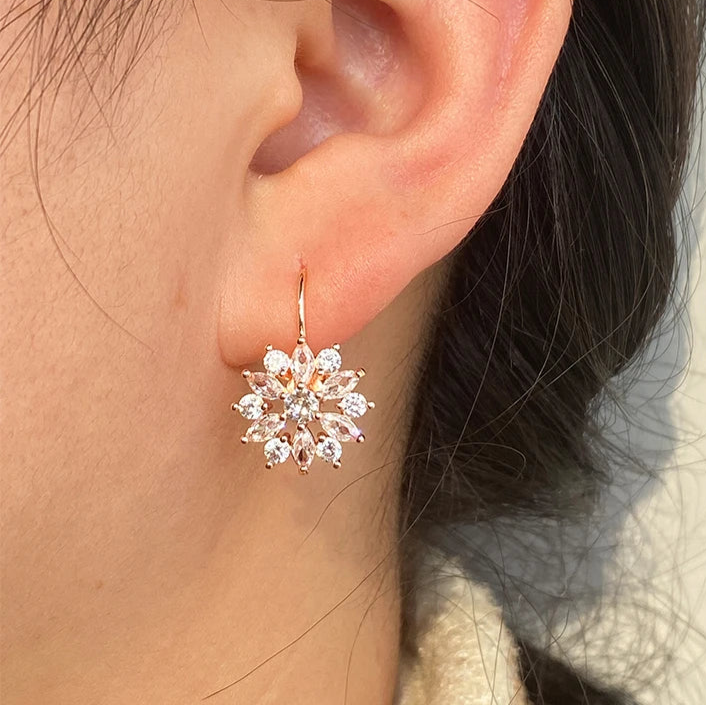 Hängende Ohrringe Blume weißer Zirkon