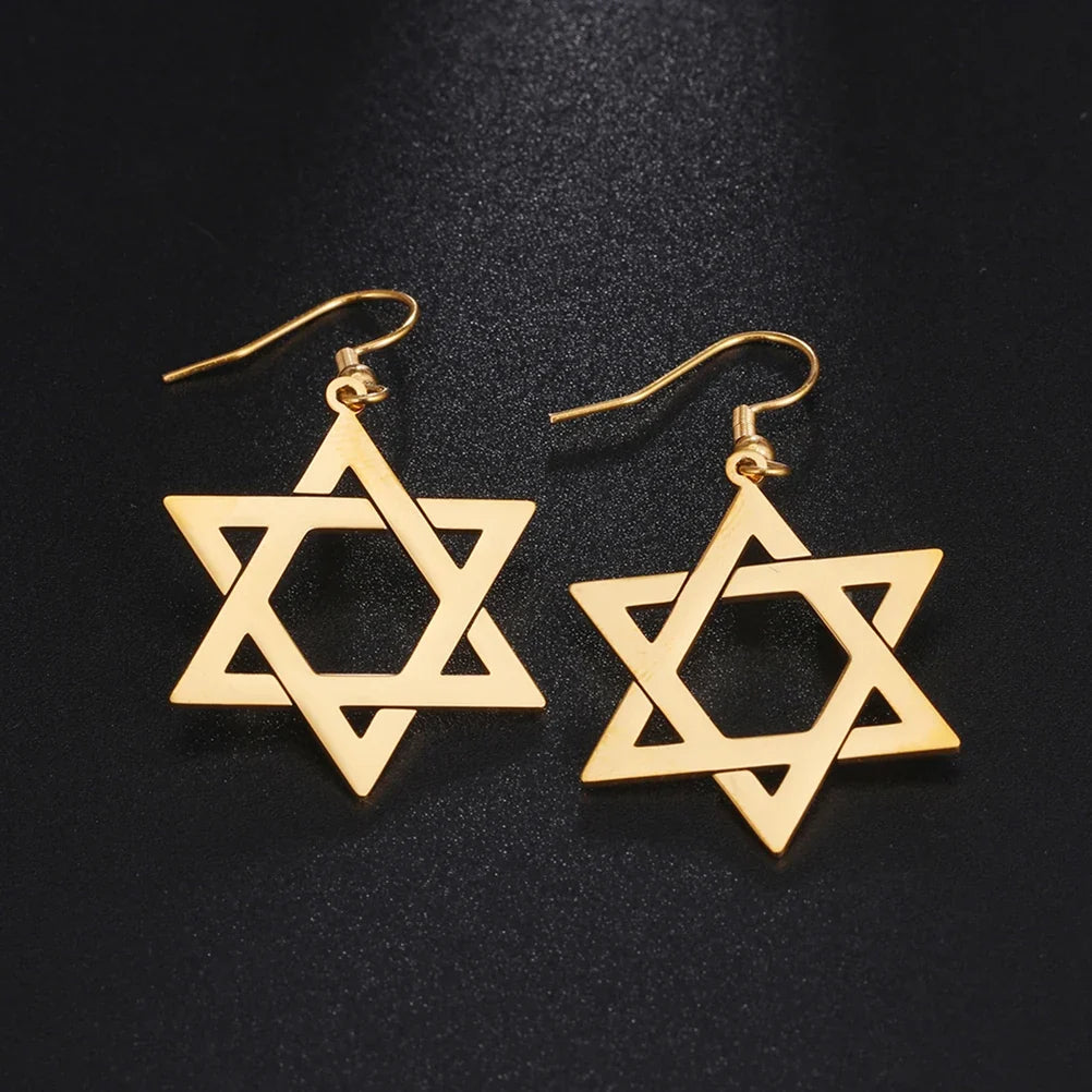 Sechseckige hängende Ohrringe mit dem jüdischen Symbol des <span data-glossary-id="star_of_david">Davidsterns</span> in Gold