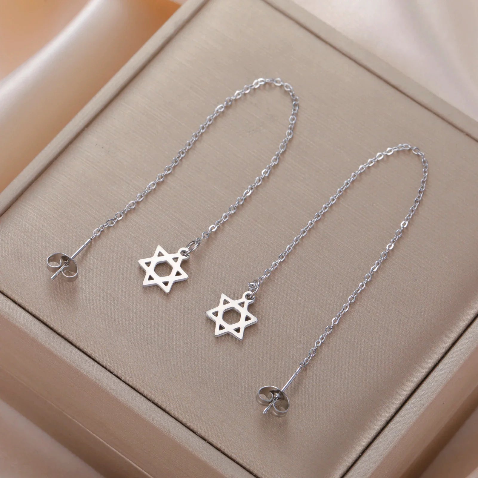 Lange hängende Ohrringe mit dem <span data-glossary-id="StarOfDavid">Davidstern</span> jüdisches Symbol Silber