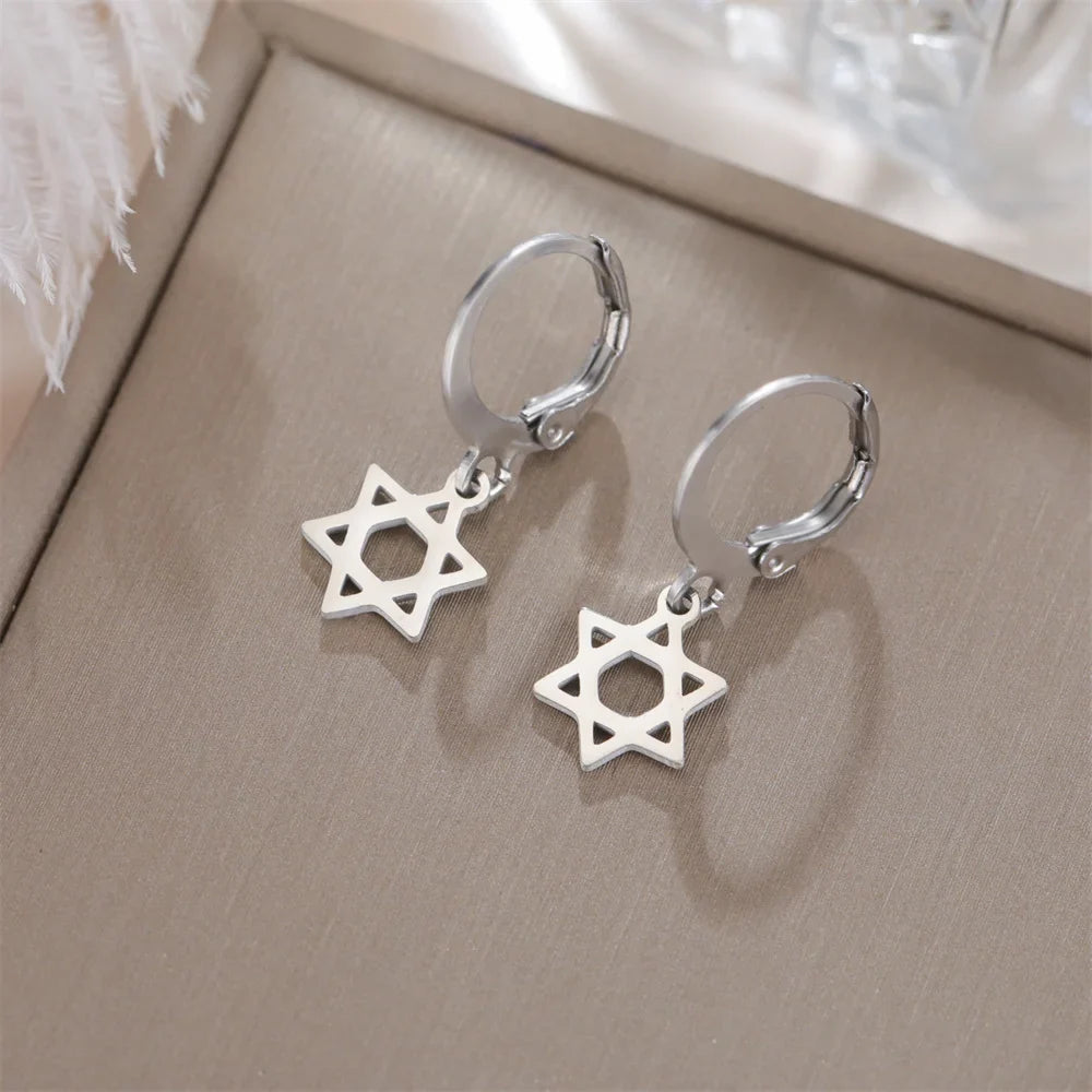 Hängende Ohrringe für Damen mit dem symbolischen jüdischen Davidstern in Silber