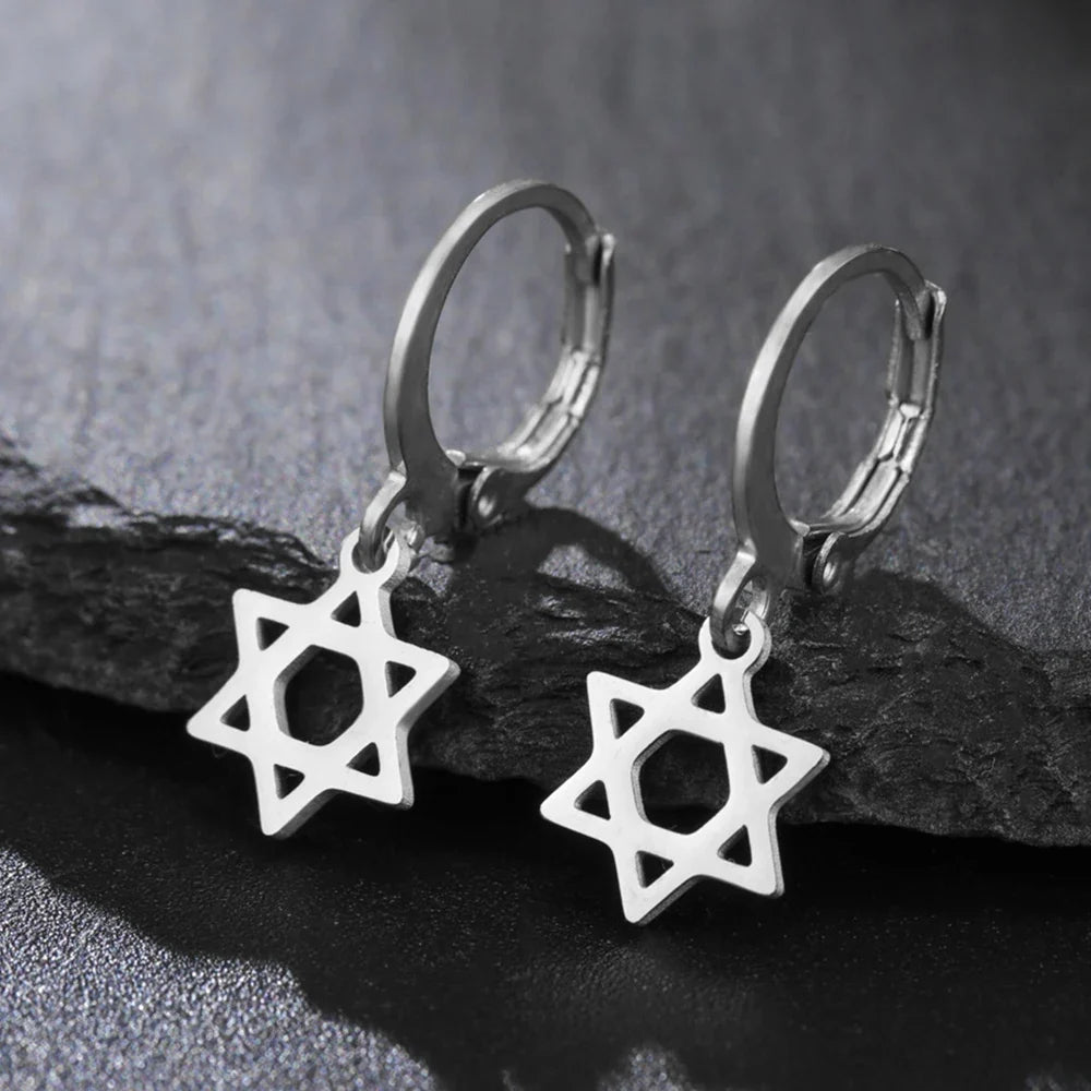 Hängende Ohrringe für Damen mit dem symbolischen jüdischen Davidstern in Silber