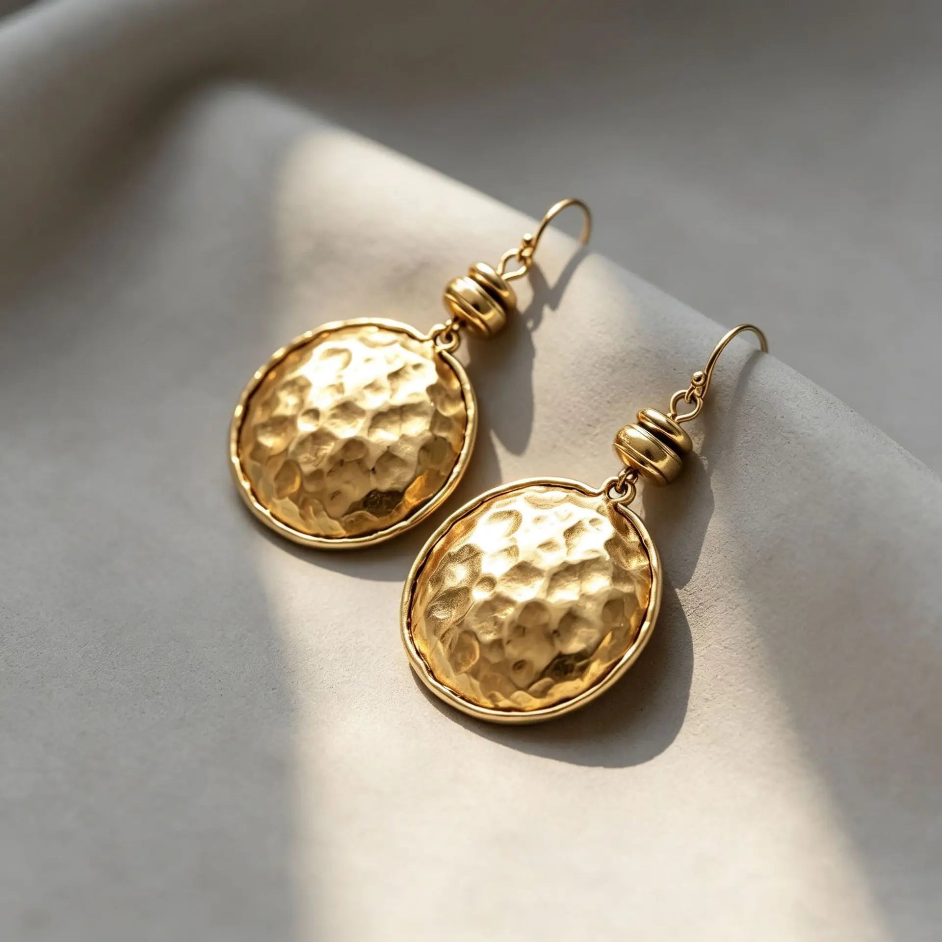Boucles d'oreilles pendantes vintage en métal martelé