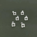 Ohrstecker mit durchbrochenem Kleeblatt und Strass