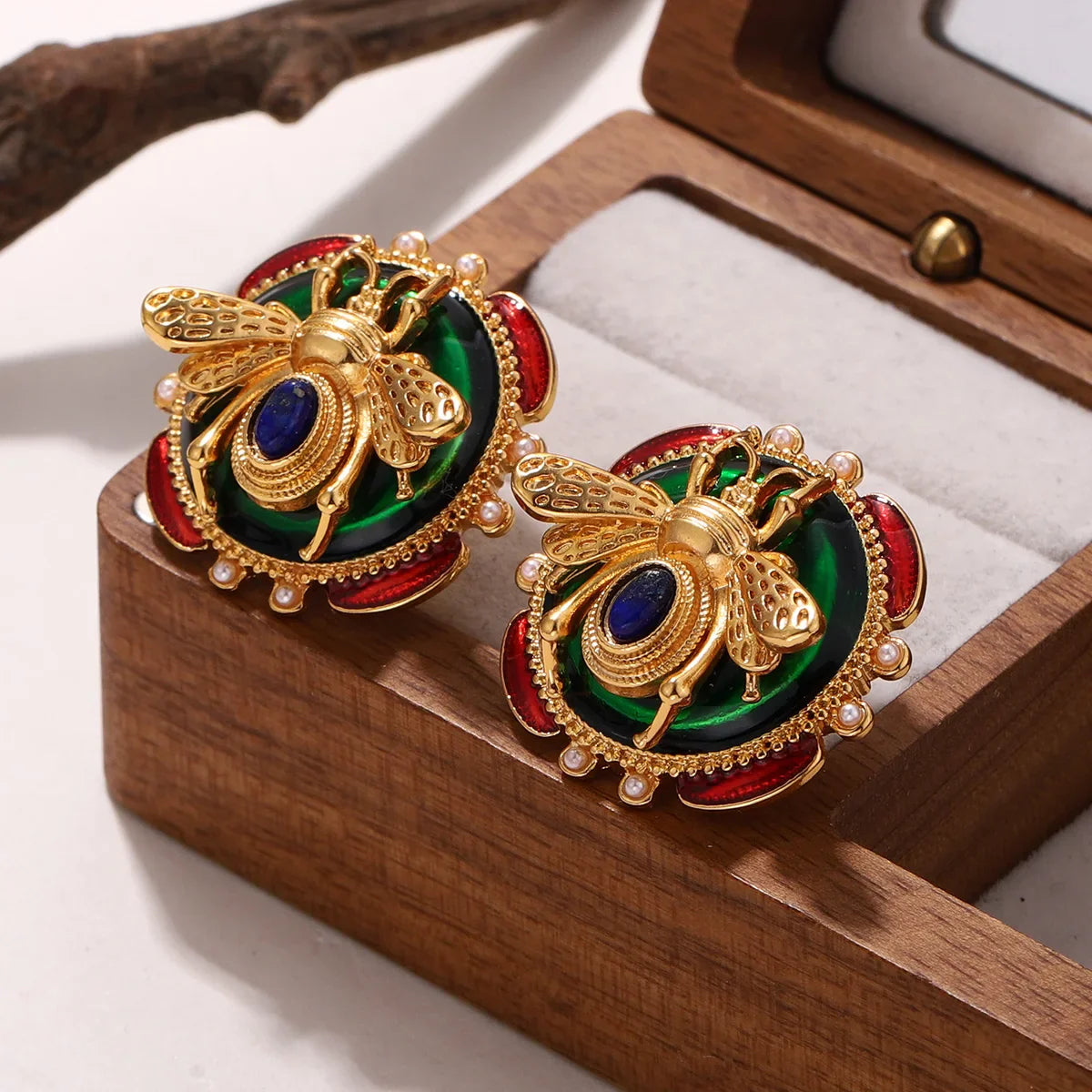 Runde Ohrringe Biene grün