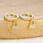 Creolen-Ohrringe mit Schlüssel und Schloss mit Strass, Gold