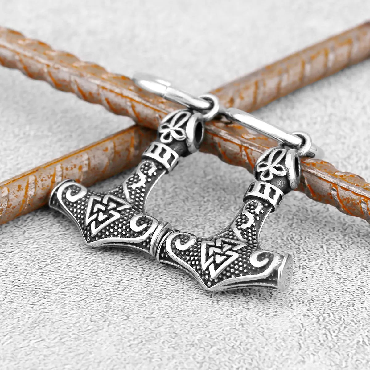 Vikinger-Hängende Ohrringe Thorhammer Mjolnir1