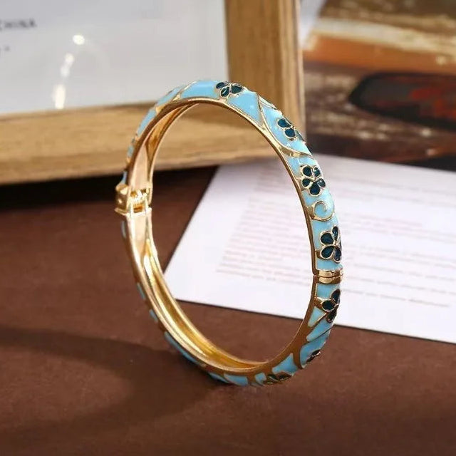 Armband mit Blumen- und Blättermotiven aus blauem Farbemaille 