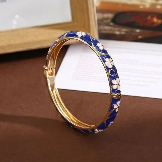 Armband mit Blumen- und Blättermotiven aus dunkelblauem Farbemaille