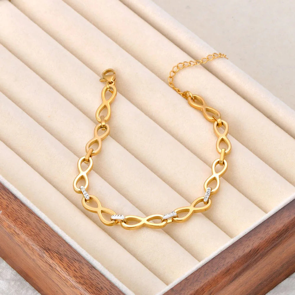 Armband mit verschlungenen Unendlichkeitssymbolen Gold