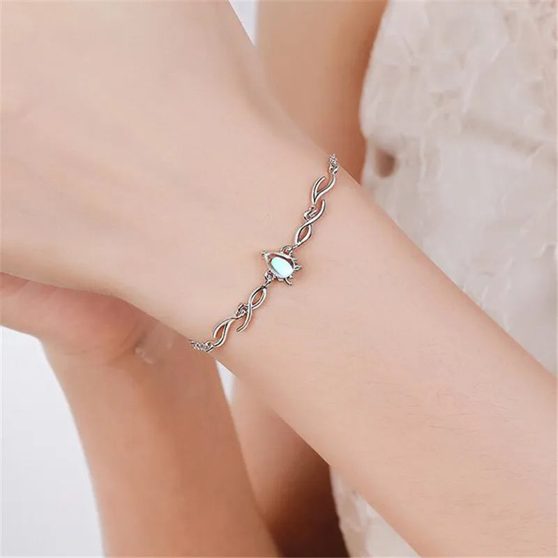 Verstellbares Armband mit Mondstein-Tropfen