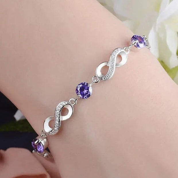 Armband mit violetten Perlen und Unendlichkeitszeichen, verziert mit Kristallen 