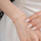 Verstellbares Kleeblatt-Armband mit Strass 