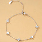 Verstellbares Kleeblatt-Armband mit Strass 