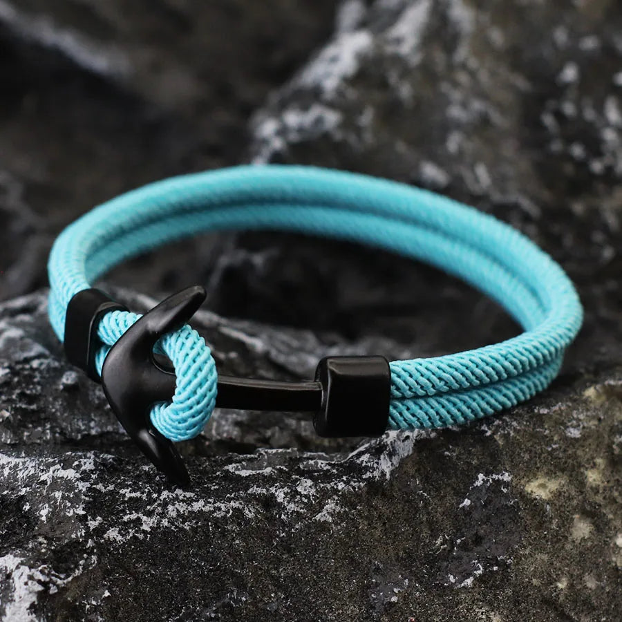 Armband mit schwarzem und hellblauem Anker