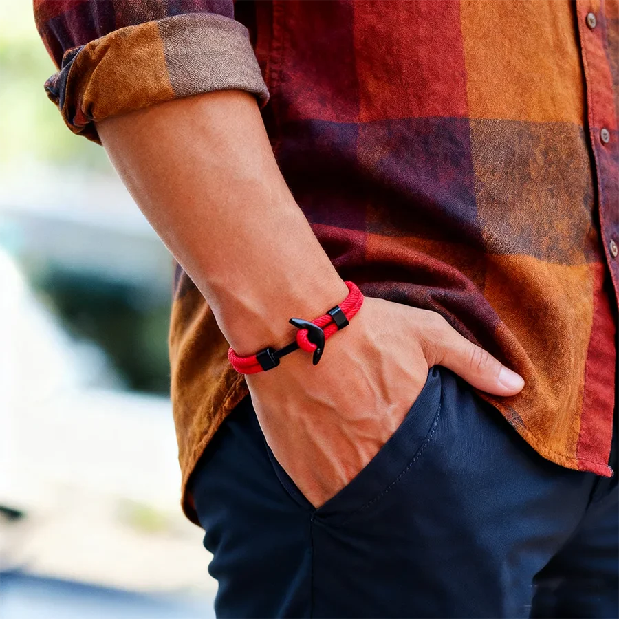 Armband mit schwarzem Anker