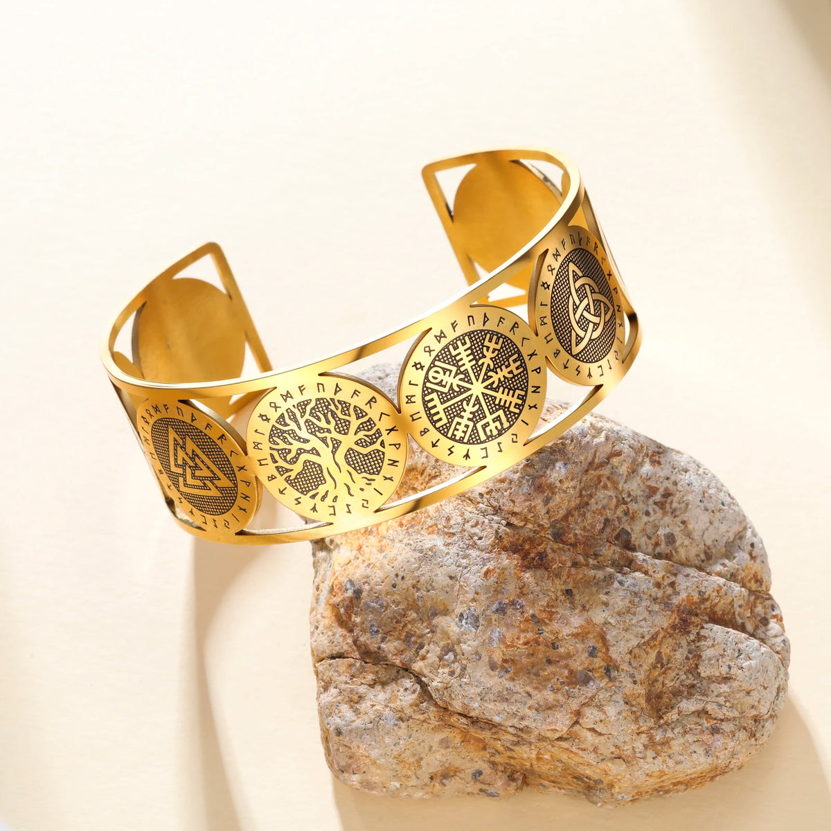 Lebensbaum-Armband im nordischen Stil mit goldenen Runen verziert