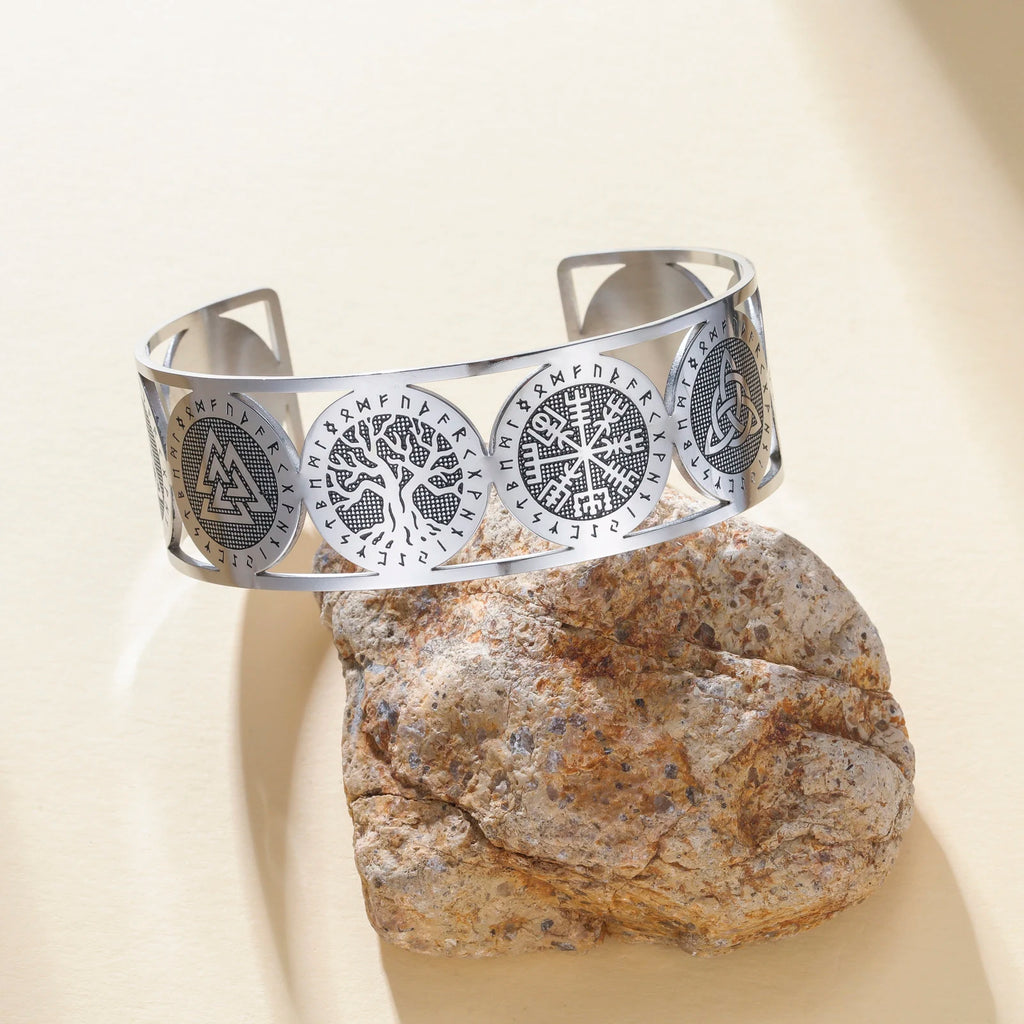 Lebensbaum-Armband im nordischen Stil mit silbernen Runen verziert