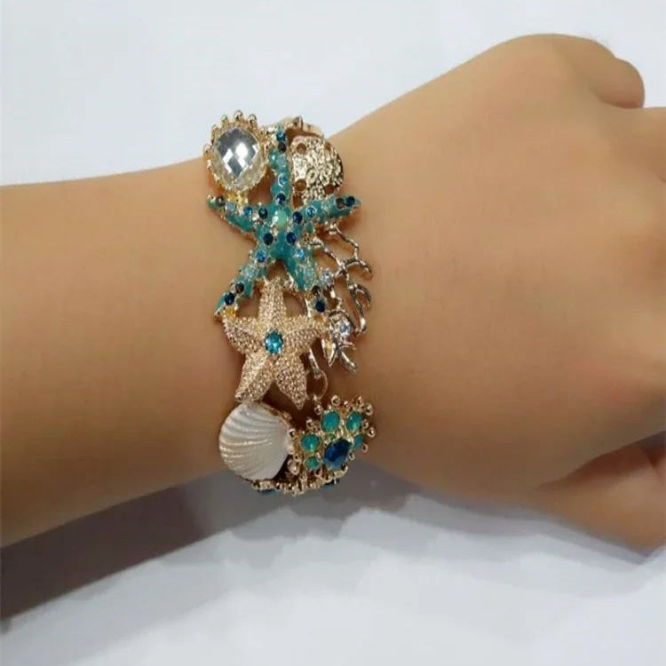 Armband mit Muscheln in blauer Farbe