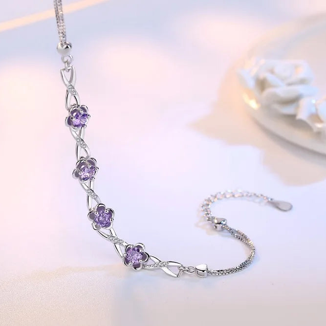 Armband mit feinen Blumen aus violettem Zirkon