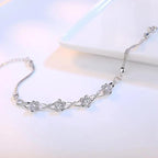 Armband mit feinen Blumen aus weißem Zirkon