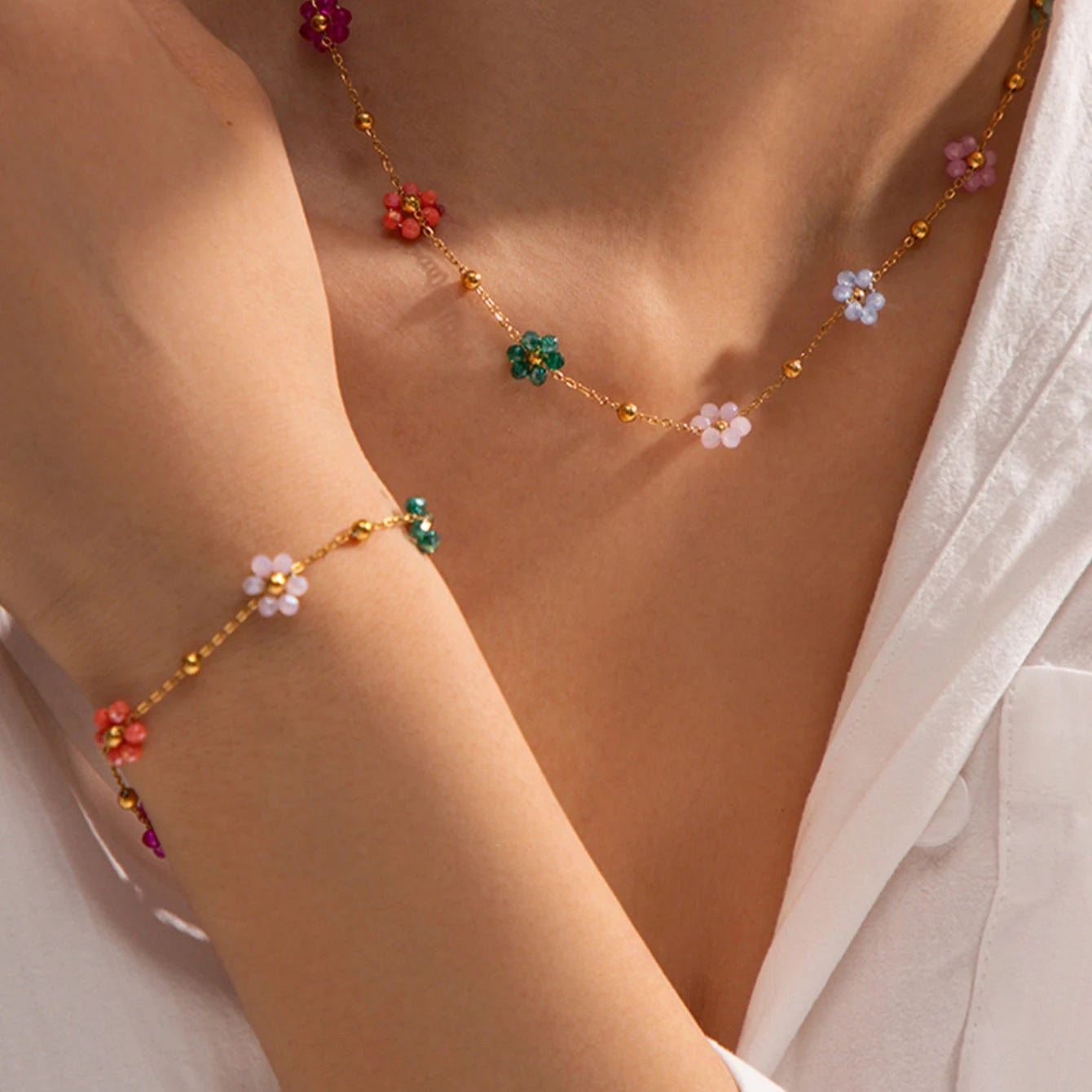 Armband mit bunten Blumen