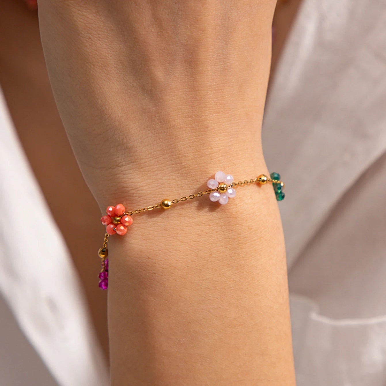 Armband mit bunten Blumen