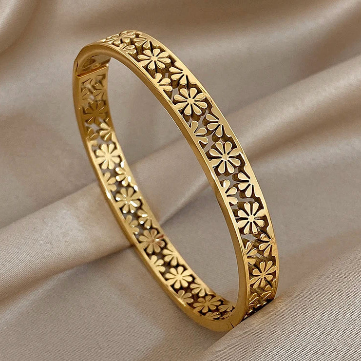 Armband mit Gänseblümchenkranz
