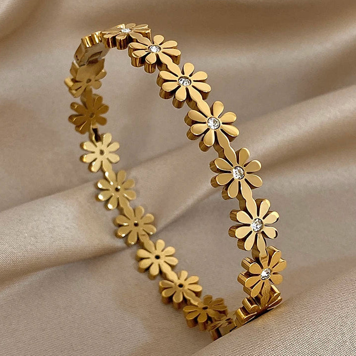 Armband mit Gänseblümchen-Wildblumen