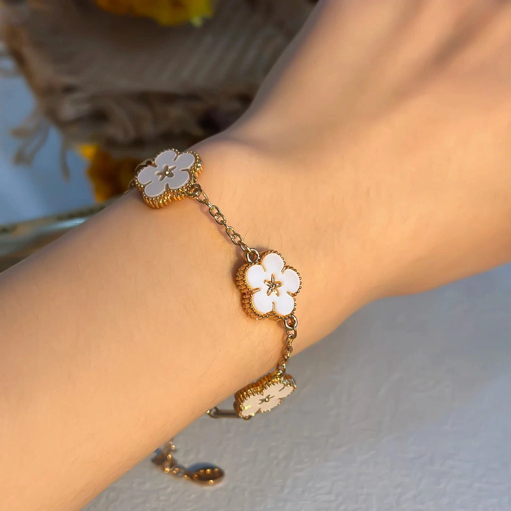 Armband mit Blumen für Damen weiß