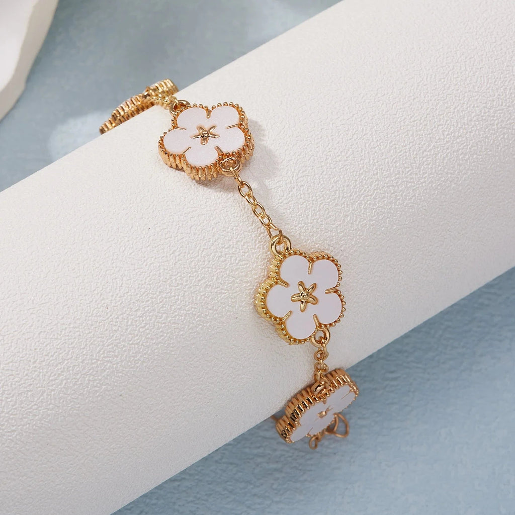 Armband mit Blumen für Damen weiß