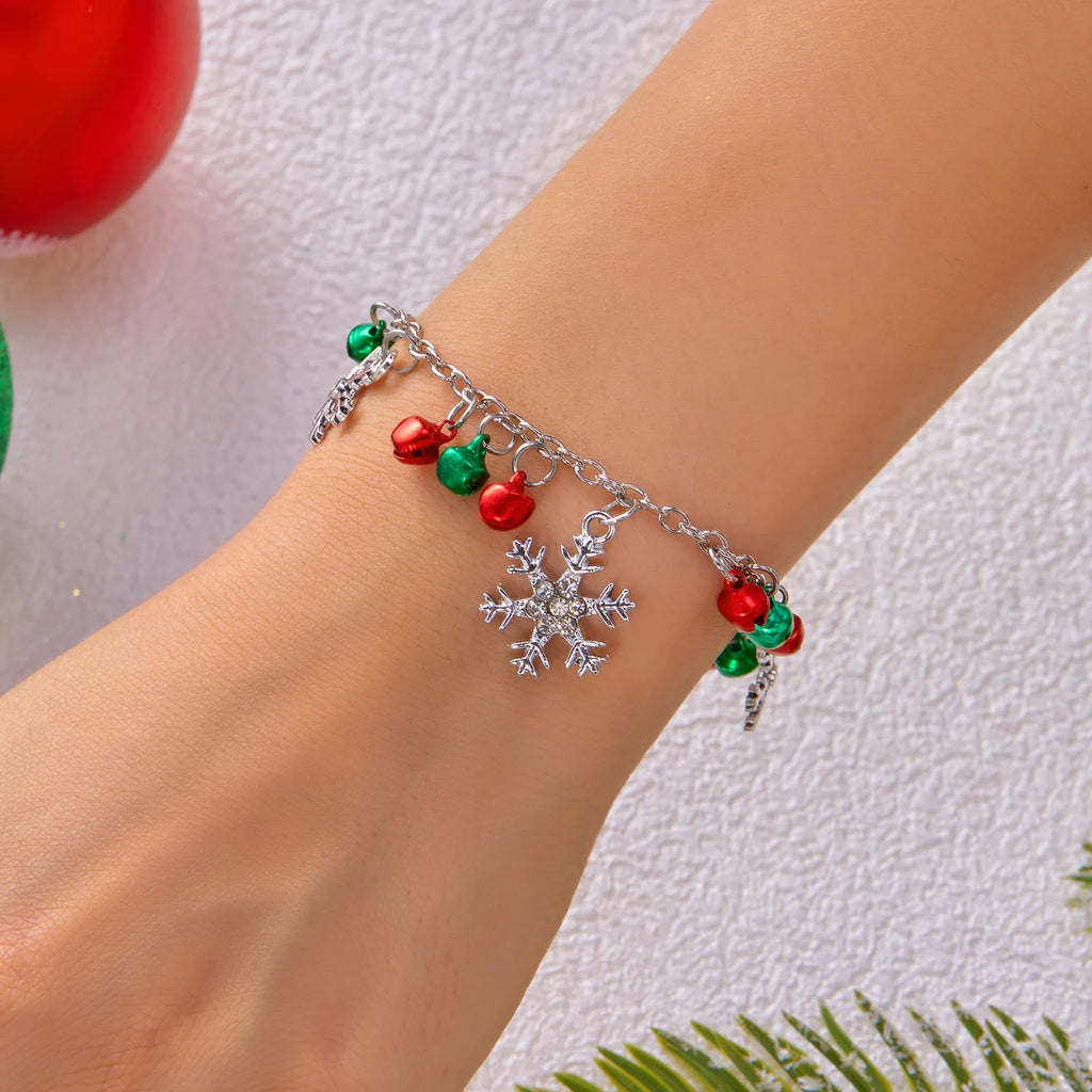 Armband mit Schneeflocken und Weihnachtskugeln
